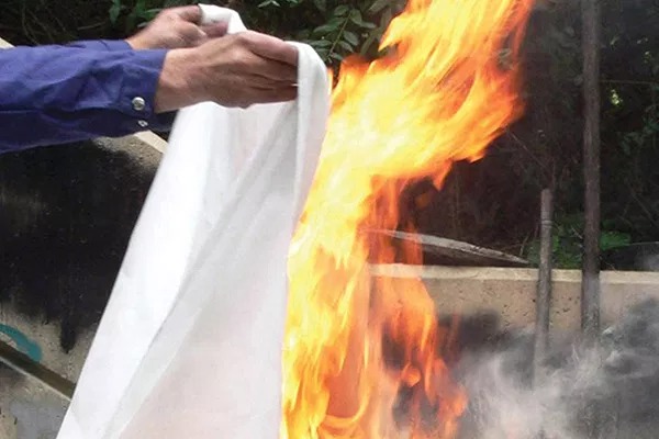 How to Use a Fire Blanket Effectively
